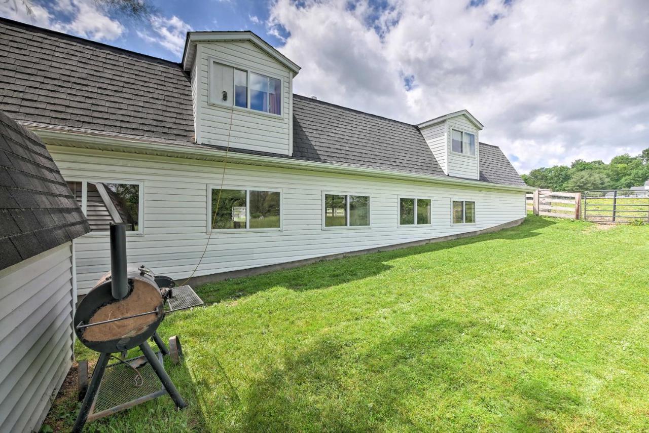 Loft Unplugged With Outdoor Space In Amish Country! Burton Exteriör bild